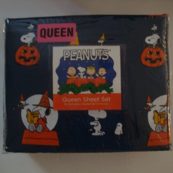 Berkshire Peanut 4 Piece Queen Sheet Set Snoopy Magic Halloween Navy - Picture 1 of 3